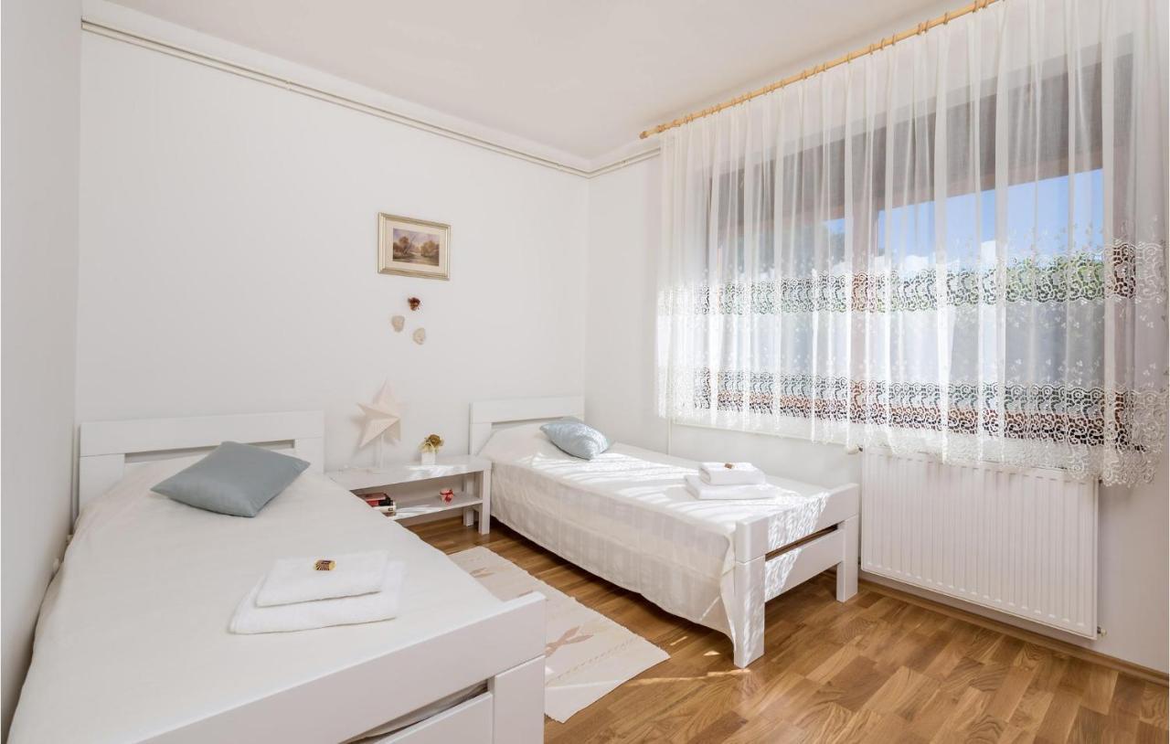 4 Bedroom Nice Apartment In Οπατία Εξωτερικό φωτογραφία